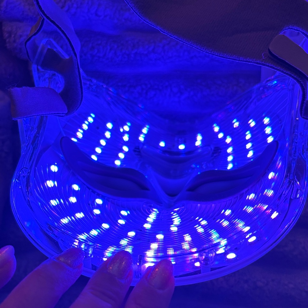 LED Light Therapy Mask with Skincare Wand - Picture 6 of 12